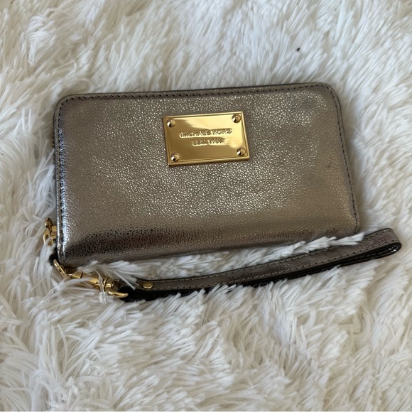 Michael Kors Handbags - Michael Kors Women's Metallic Silver Multi Function Phone Case- Wristlet NWT